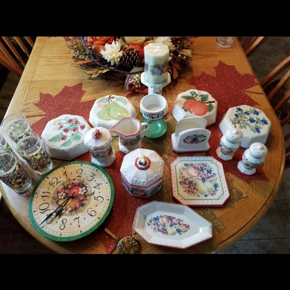Multi piece kitchen set